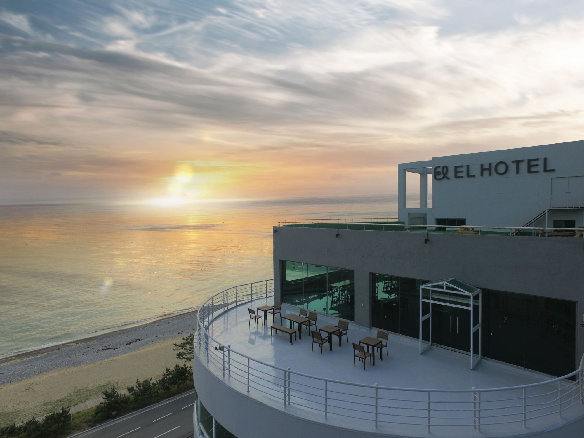 El Hotel Yangyang Exteriör bild